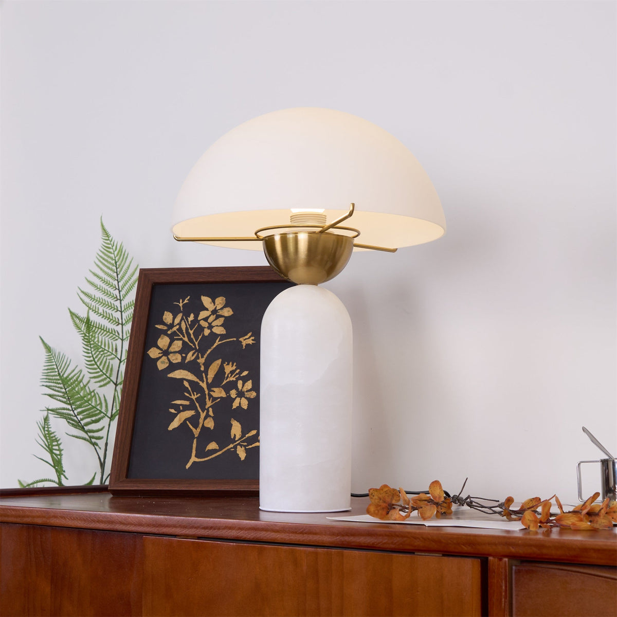 Tirixon bordslampa i alabaster
