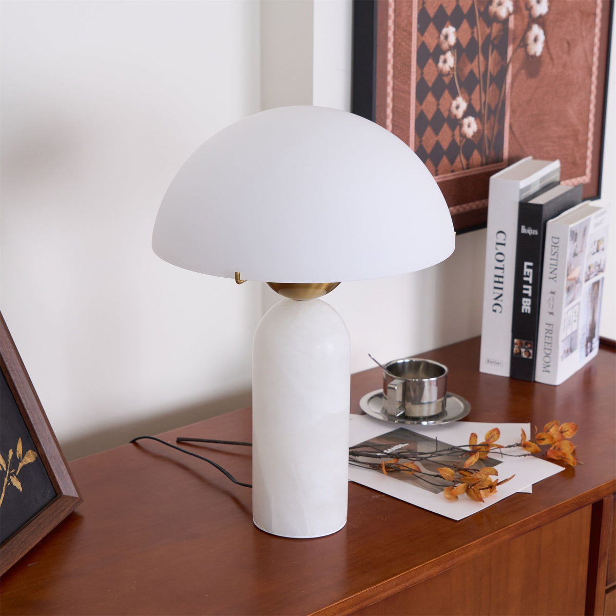 Tirixon bordslampa i alabaster