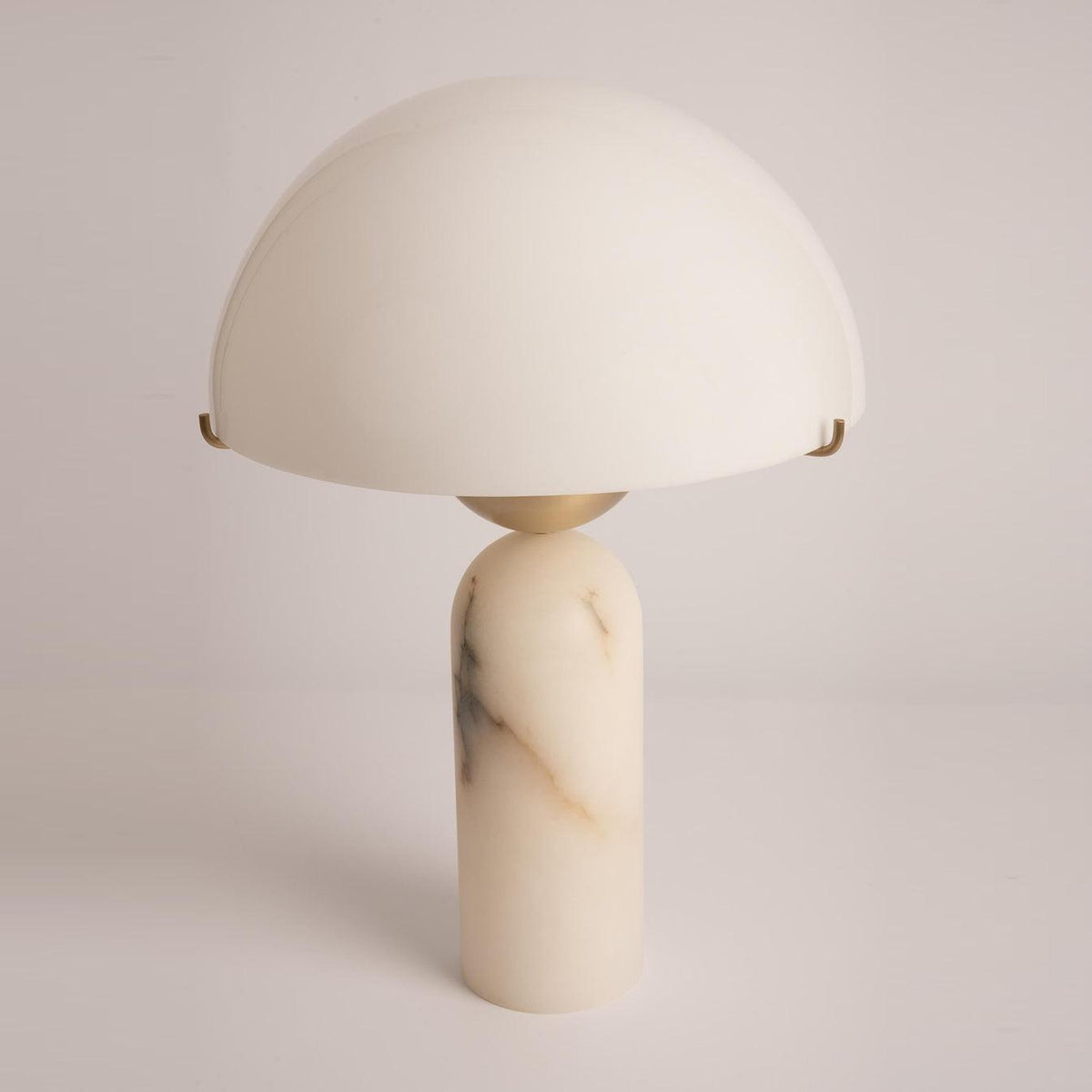 Tirixon bordslampa i alabaster