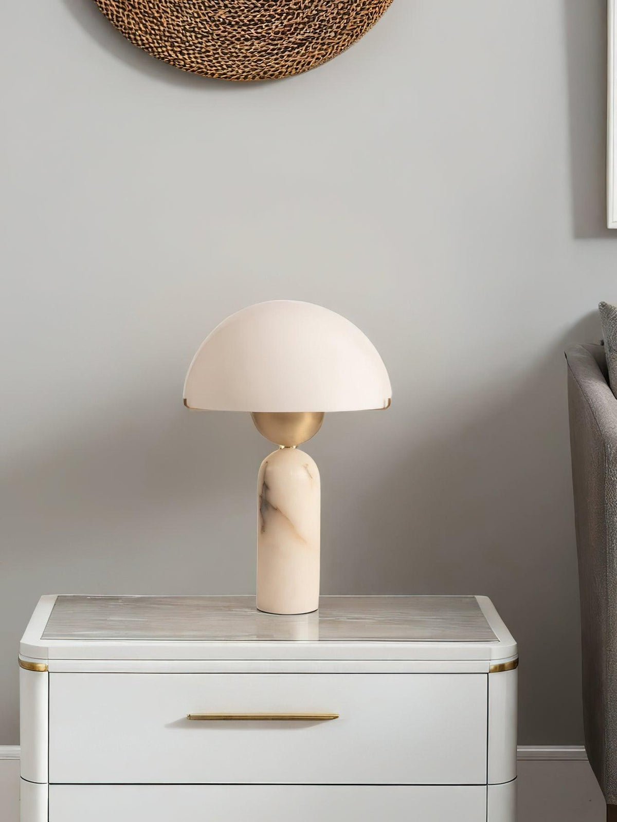 Tirixon bordslampa i alabaster