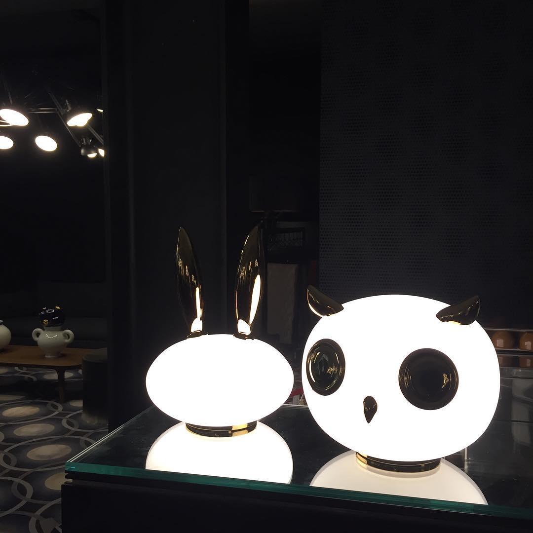 Candeeiro de mesa Marvelian extravagante
