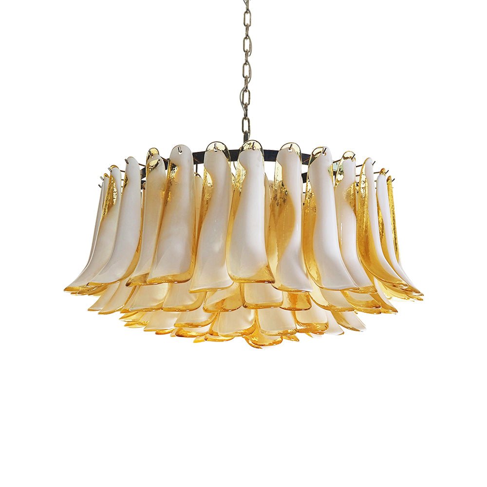 Equvel elegant lysekrone i ravfarvet Murano-glas med kronblade