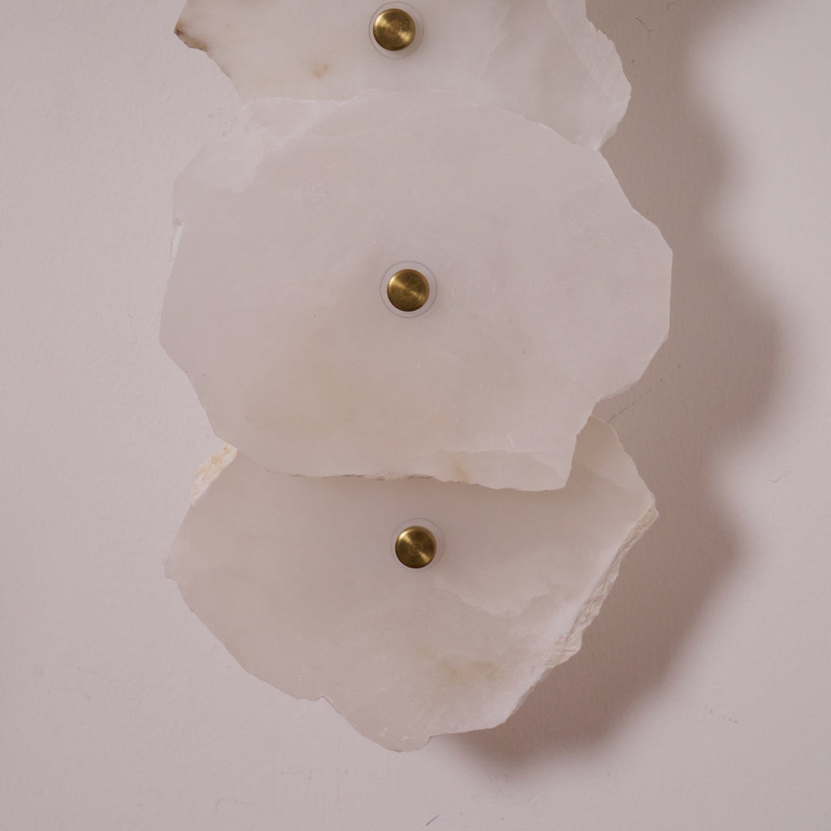 Alaeila blommig klustervägglampa i alabaster