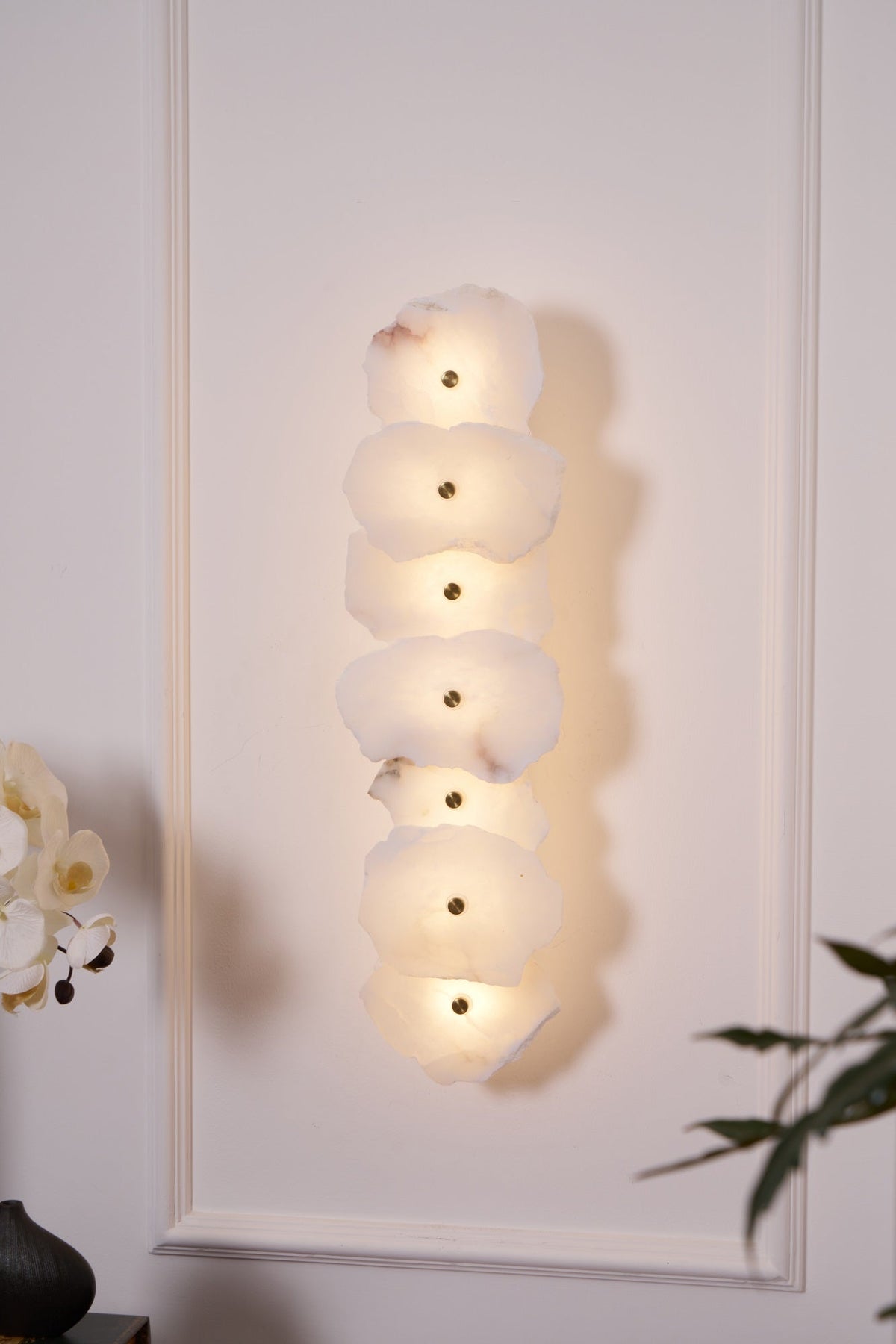 Alaeila blommig klustervägglampa i alabaster