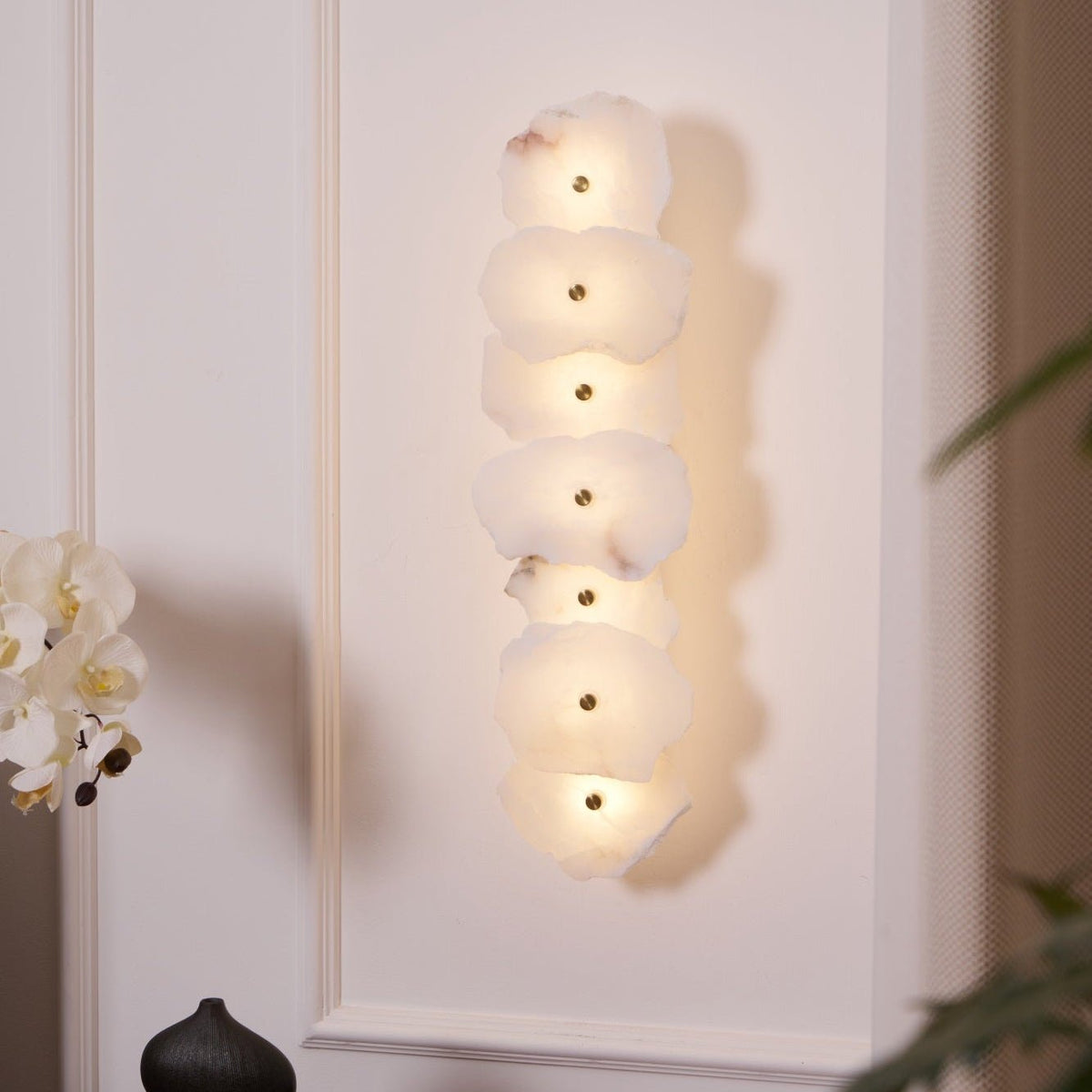 Alaeila blommig klustervägglampa i alabaster
