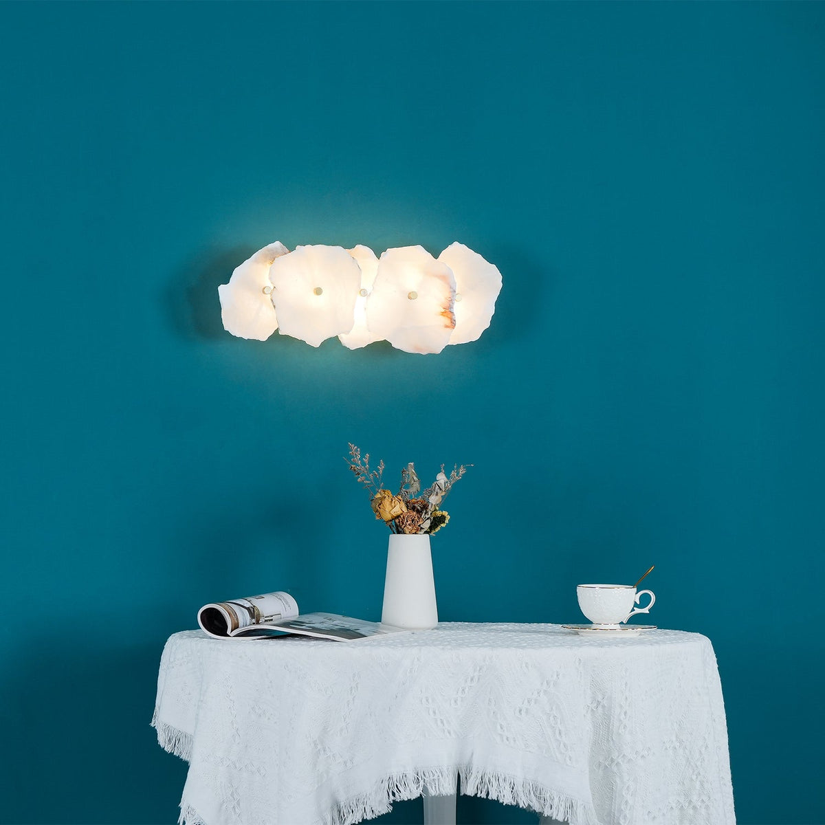 Alaeila blommig klustervägglampa i alabaster