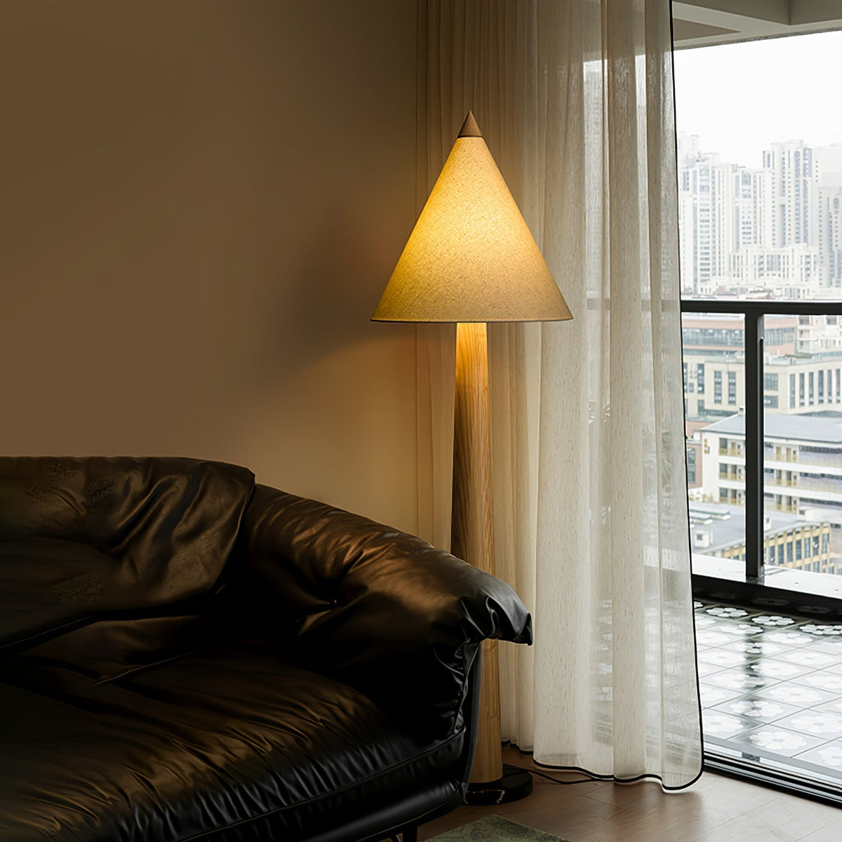 Aveneleria modern golvlampa