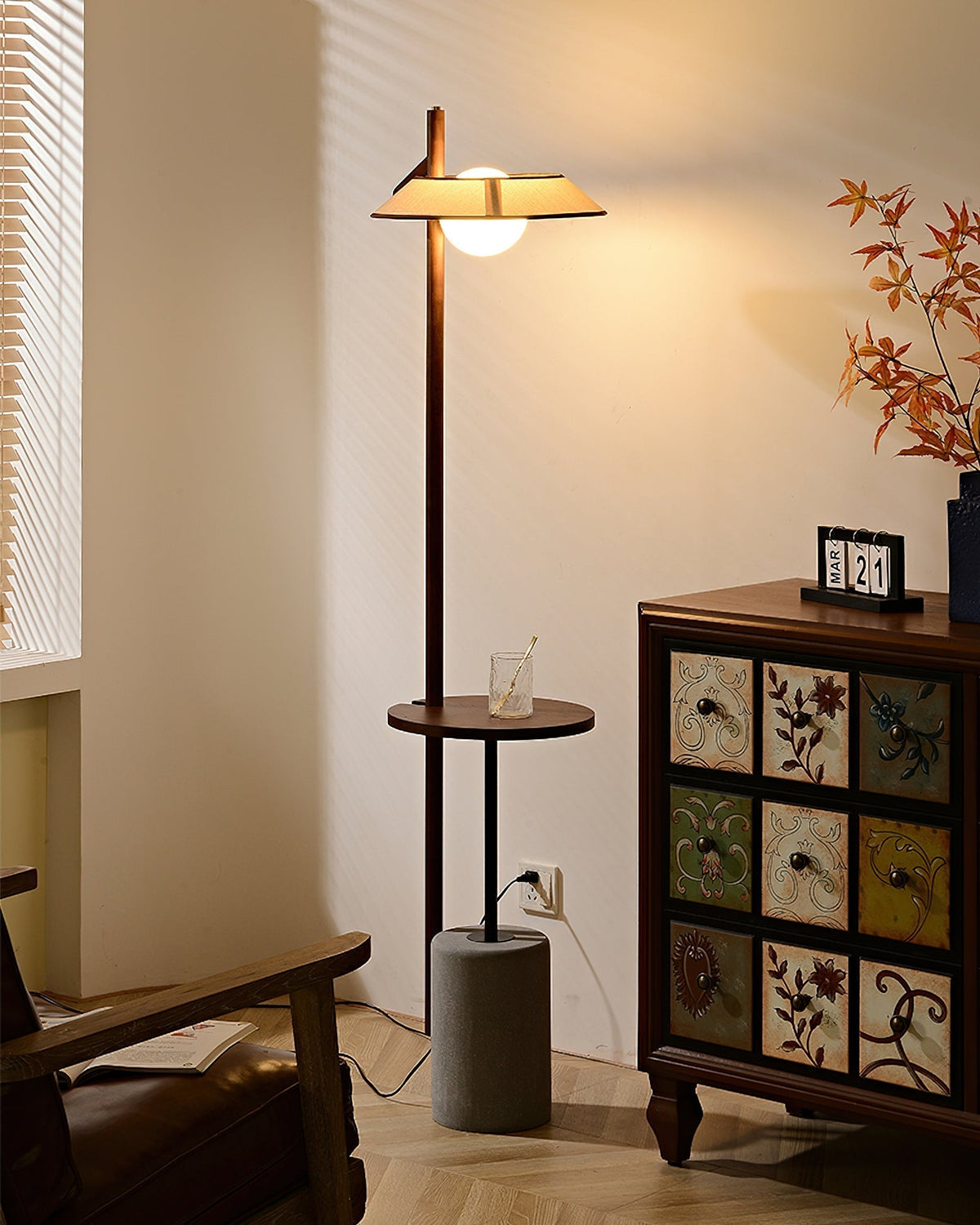 Mirz minimalistisk gulvlampe i valnøddetræ