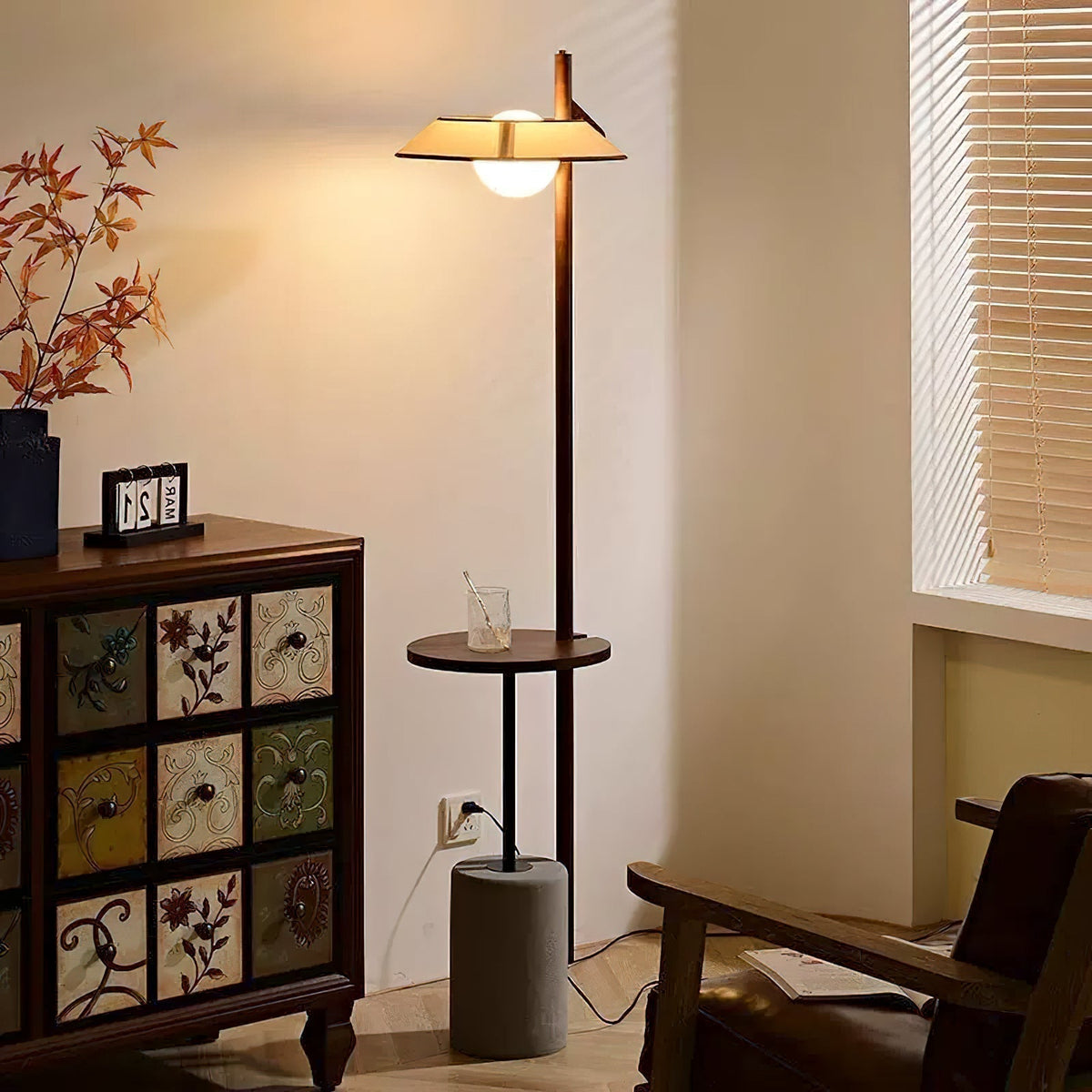 Mirz minimalistisk gulvlampe i valnøddetræ