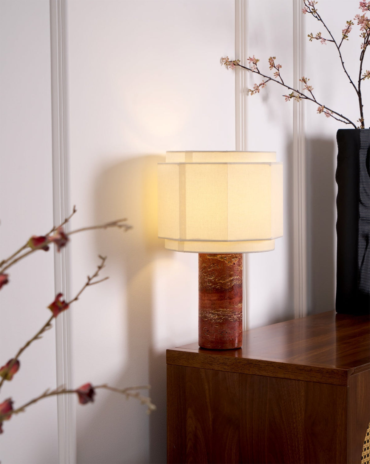 Eclipse geometrisk bordlampe i stof og marmor