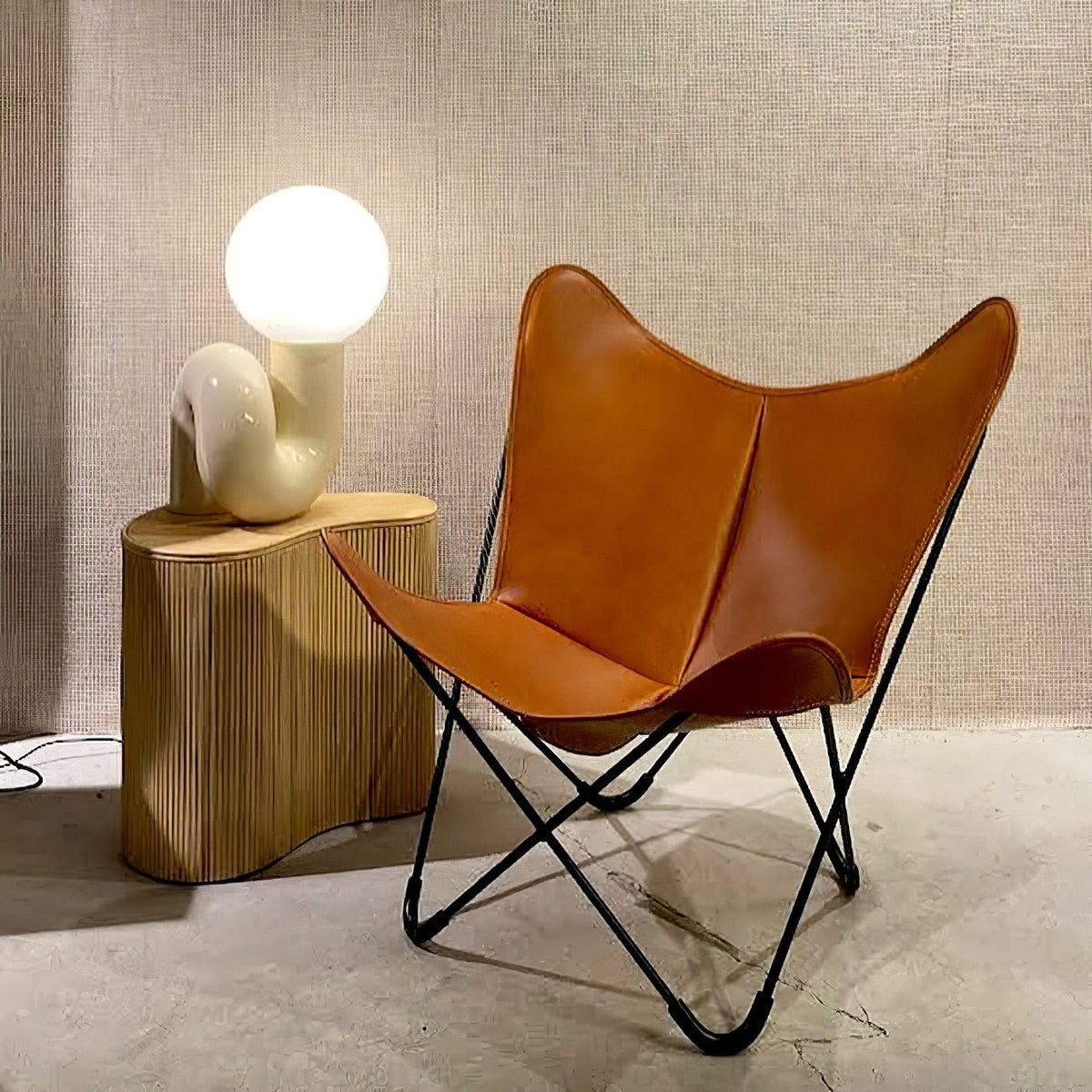 Soreeon lampa lekfull N-form helt vit