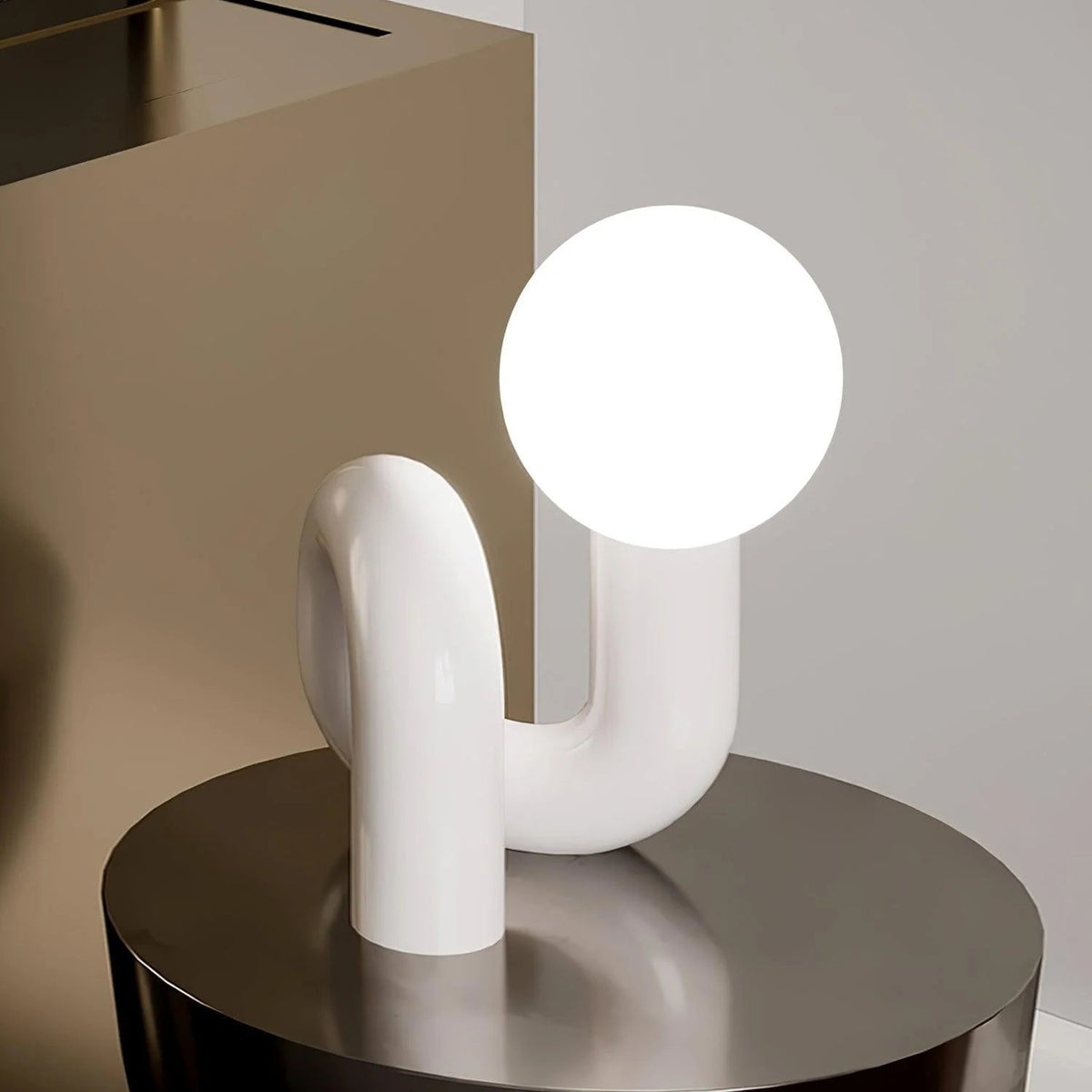 Soreeon lampa lekfull N-form helt vit