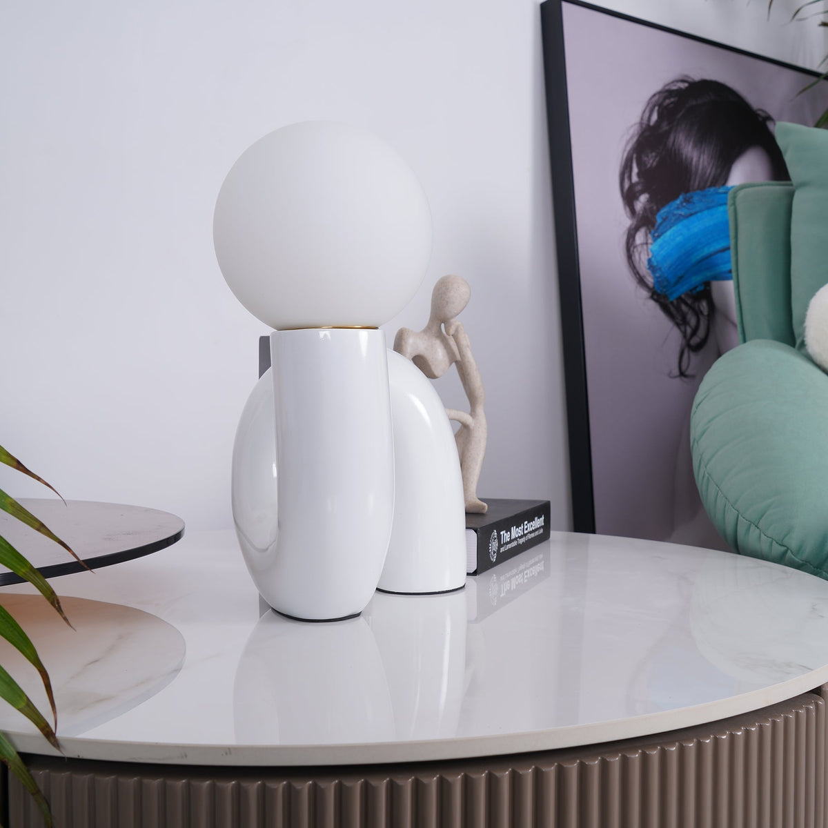 Soreeon lampa lekfull N-form helt vit