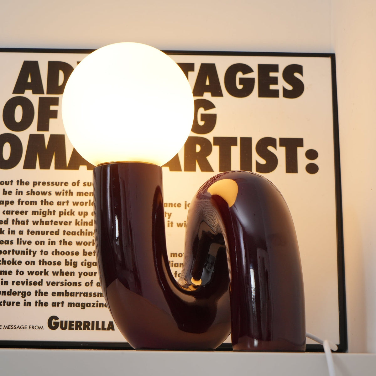Soreeon lampa lekfull N-form helt vit