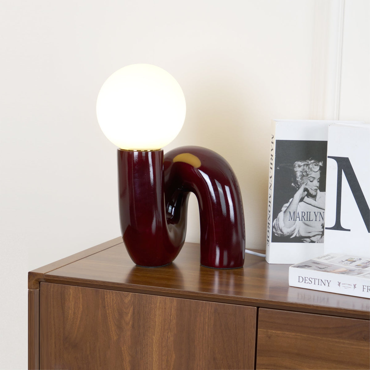 Soreeon lampa lekfull N-form helt vit