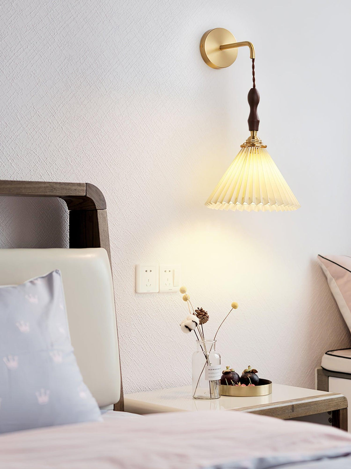 Mordan Premium Eleganssi laskostettu pähkinäpuinen seinävalaisin