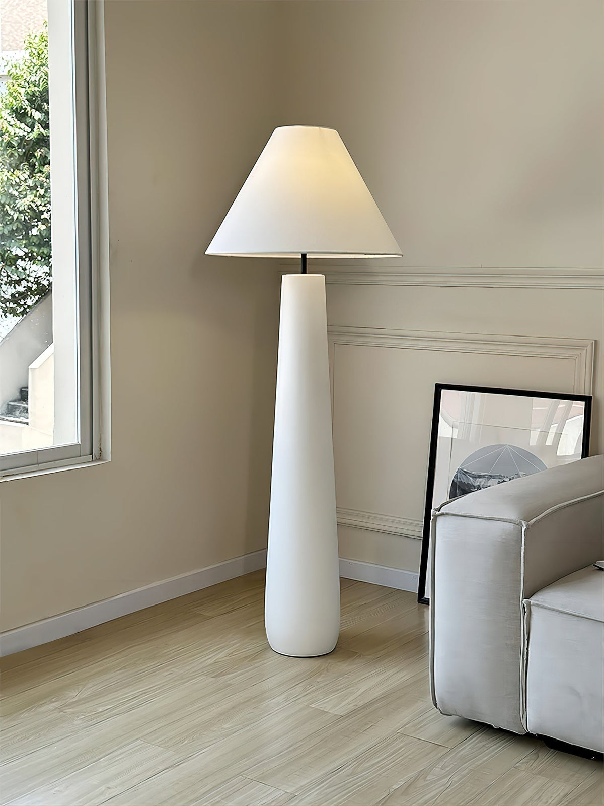 Columnil-hvid gulvlampe