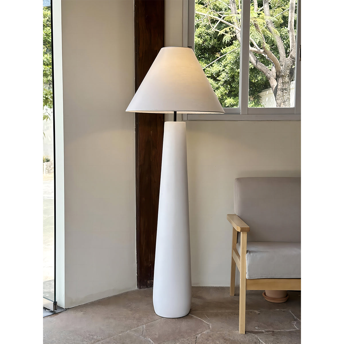 Columnil-hvid gulvlampe