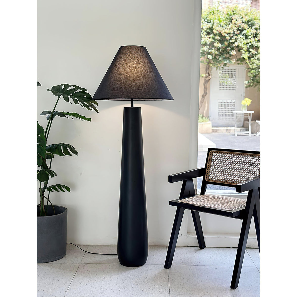 Columnil-hvid gulvlampe