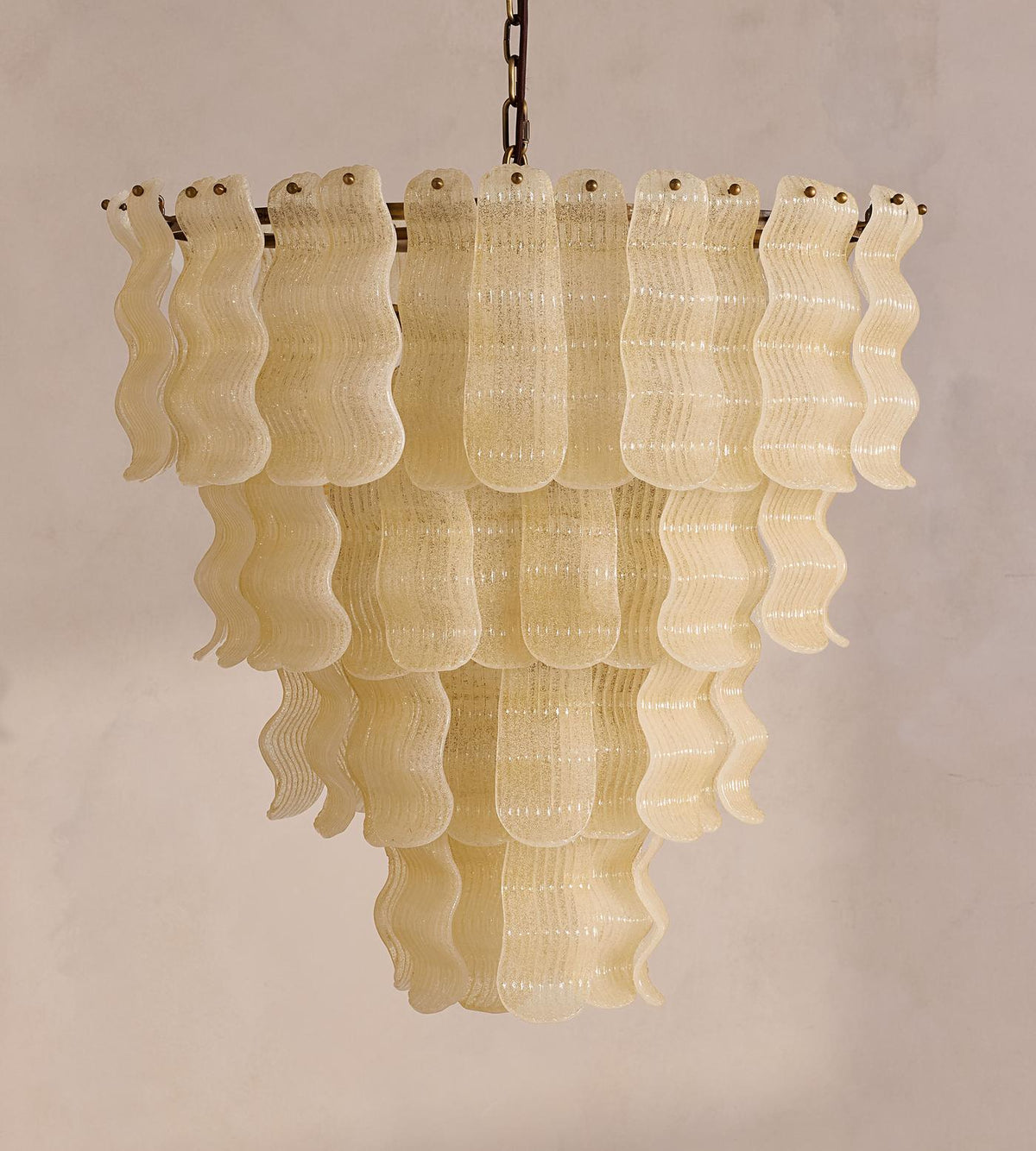 Lustre luxuoso Borzi em vidro amarelo com folhas