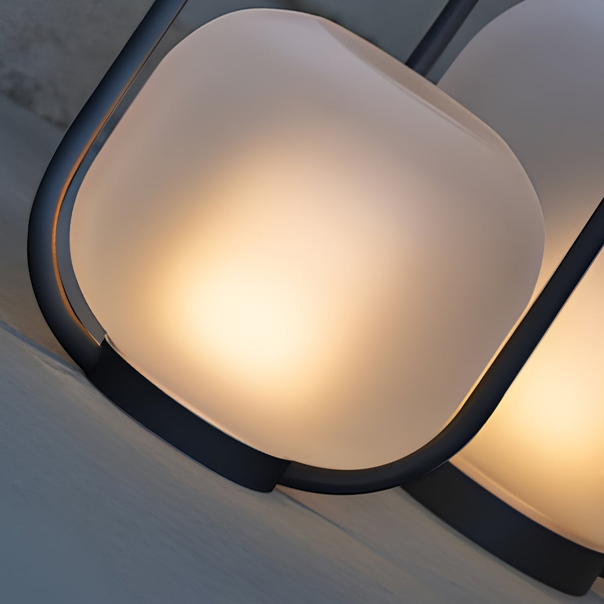 Minimalistisk bordslampa i glas från Zelaeon