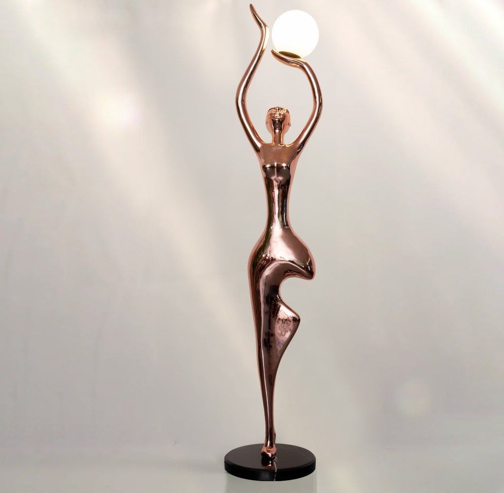 Candeeiro de pé escultural dourado Emiryra