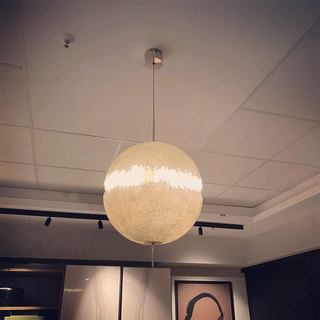 Sel futuristisk pendellampa
