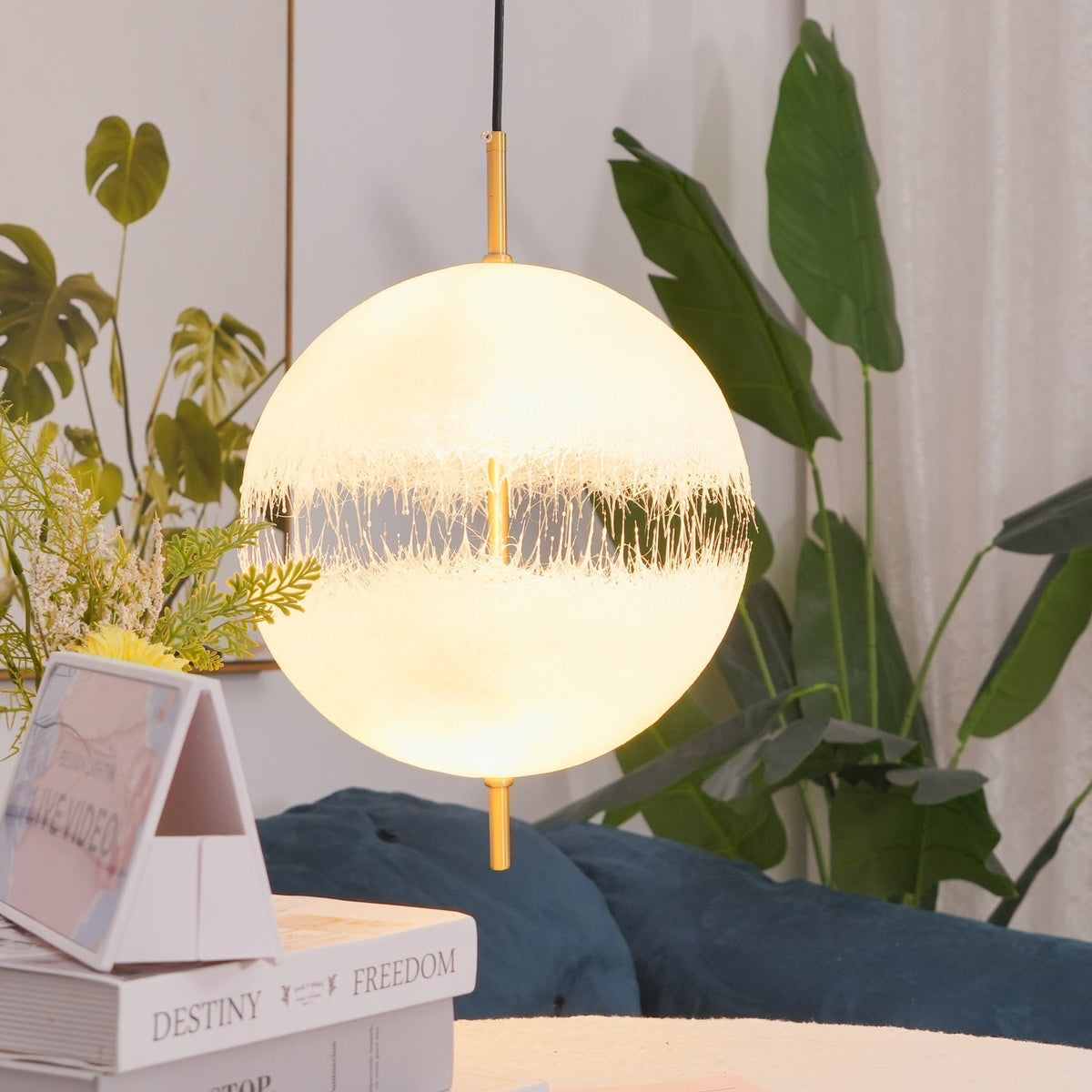 Sel futuristisk pendellampa