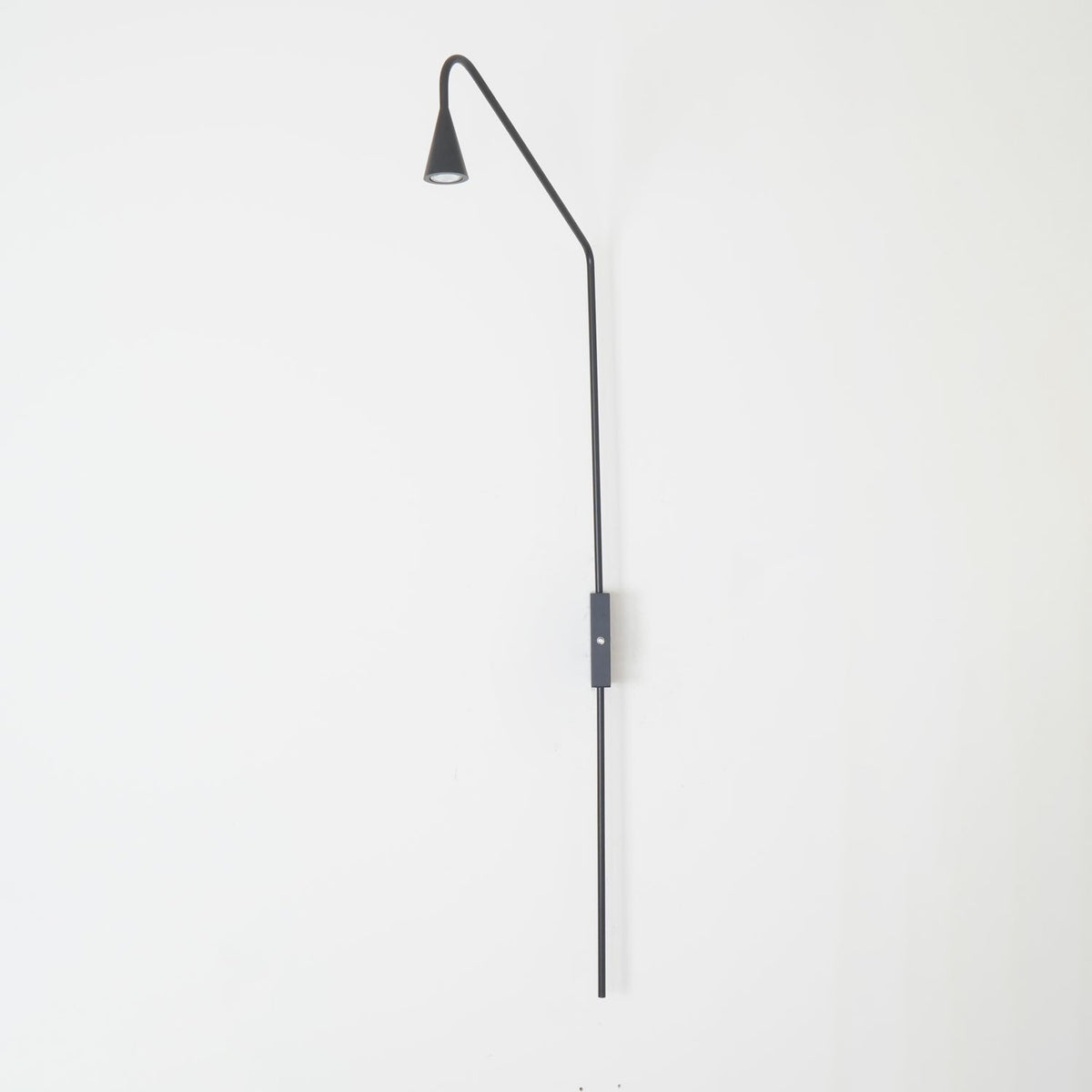 Vesolel-moderni minimalistinen seinävalaisin