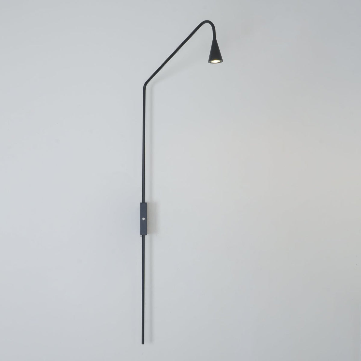 Vesolel-moderni minimalistinen seinävalaisin