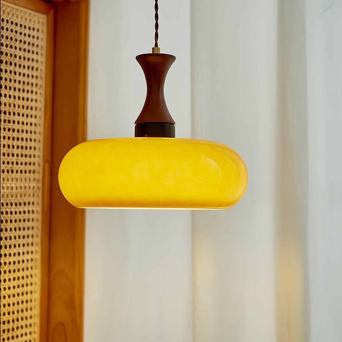 Candeeiro suspenso retro em madeira Cadenza