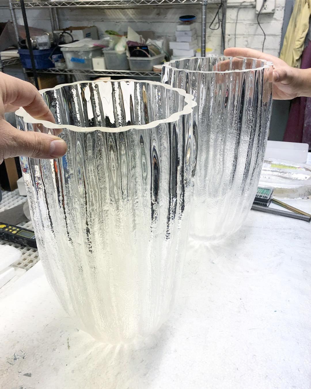 Soreny kunstnerisk bordlampe i resin