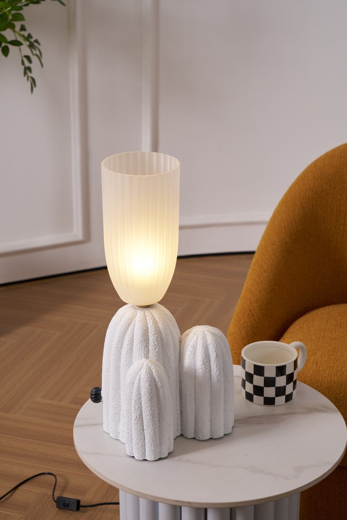Soreny kunstnerisk bordlampe i resin