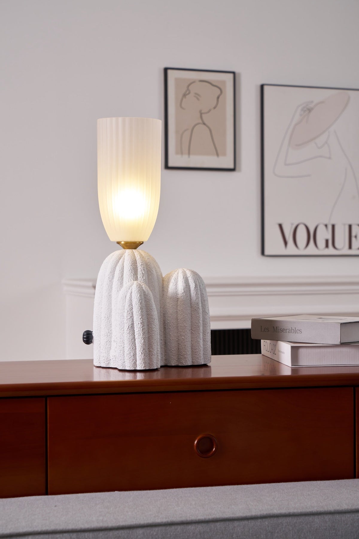 Soreny kunstnerisk bordlampe i resin