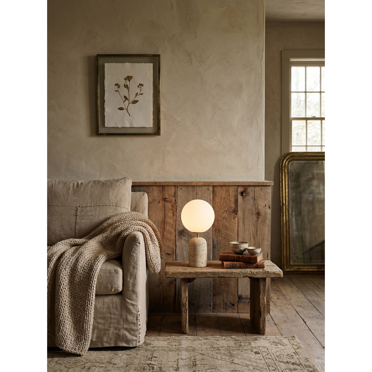 Nuvor-bordlampe i travertin