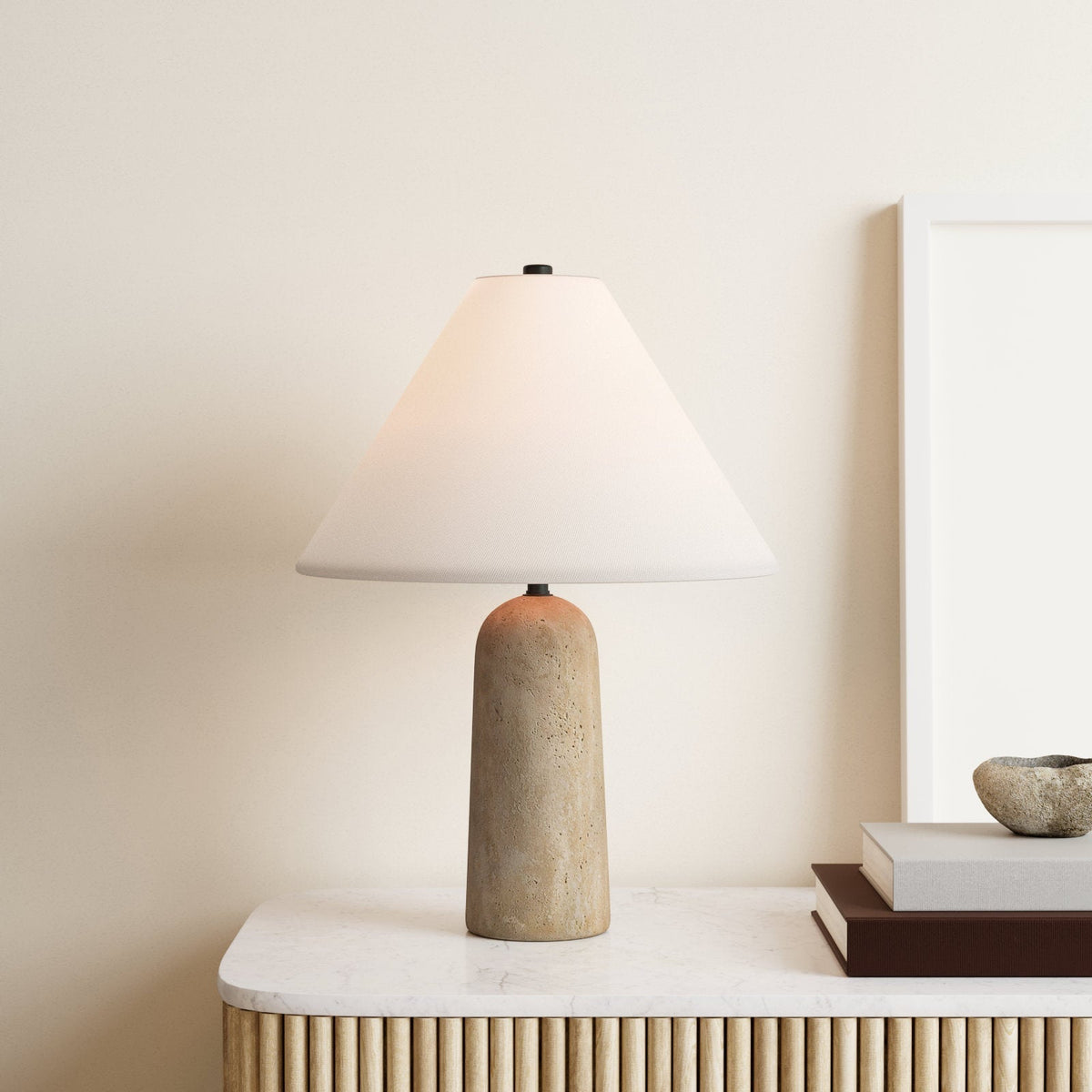 Astere-bordlampe i travertin