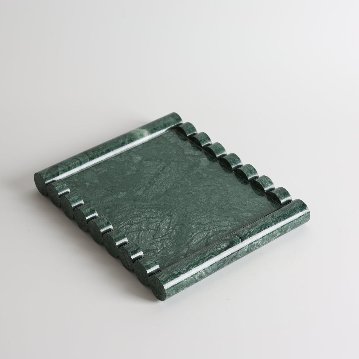 Tabuleiro Wave de mármore Casterhurst