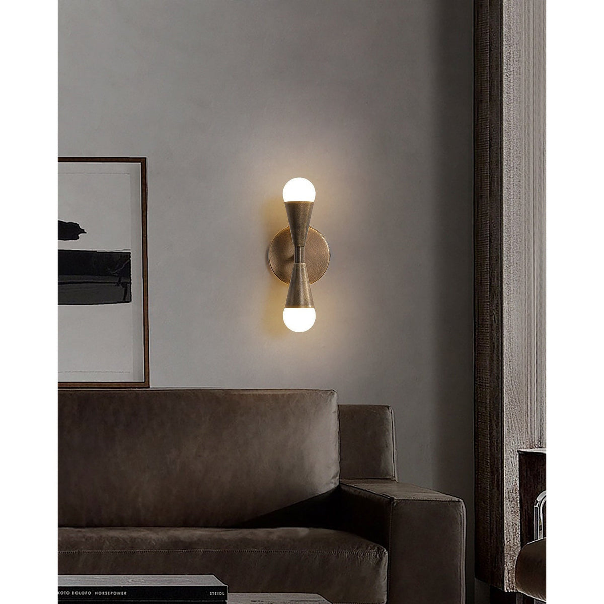Karma Elvior dubbel vägglampett i mässing