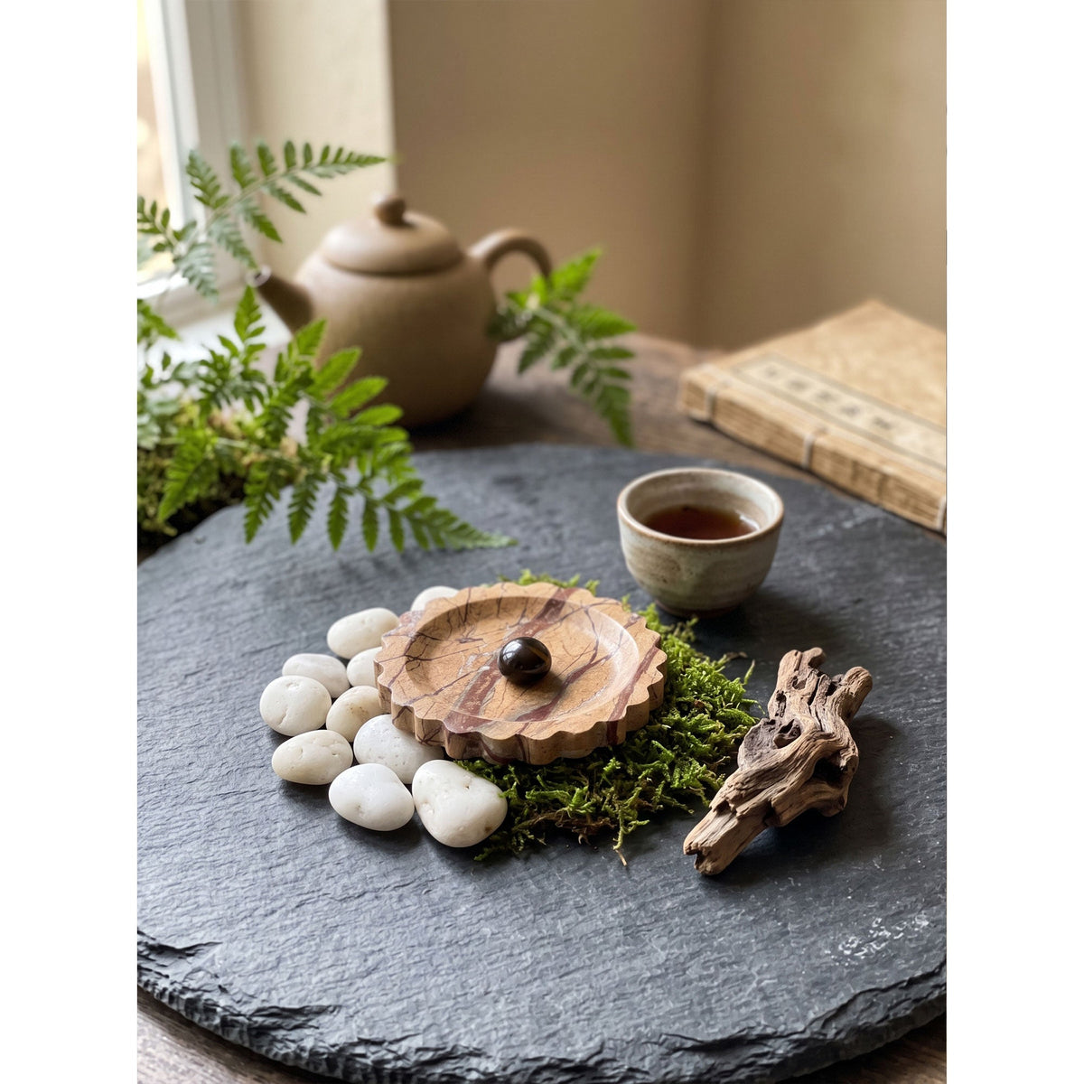 Wexhurst-scallop-reunainen kivitarjotin