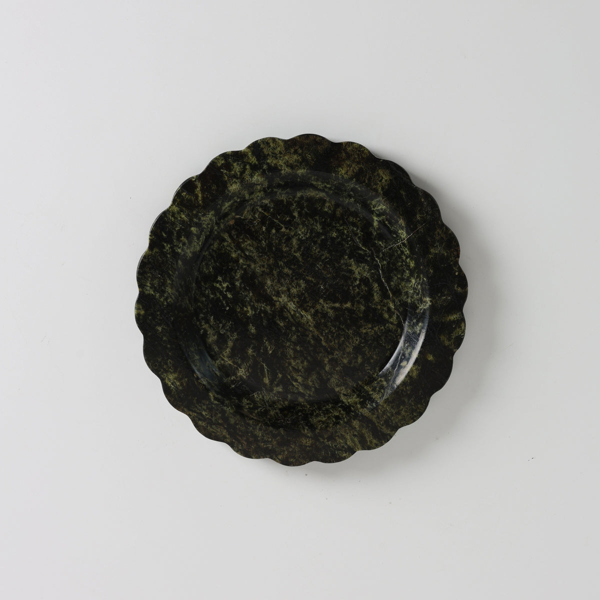 Wexhurst-scallop-reunainen kivitarjotin