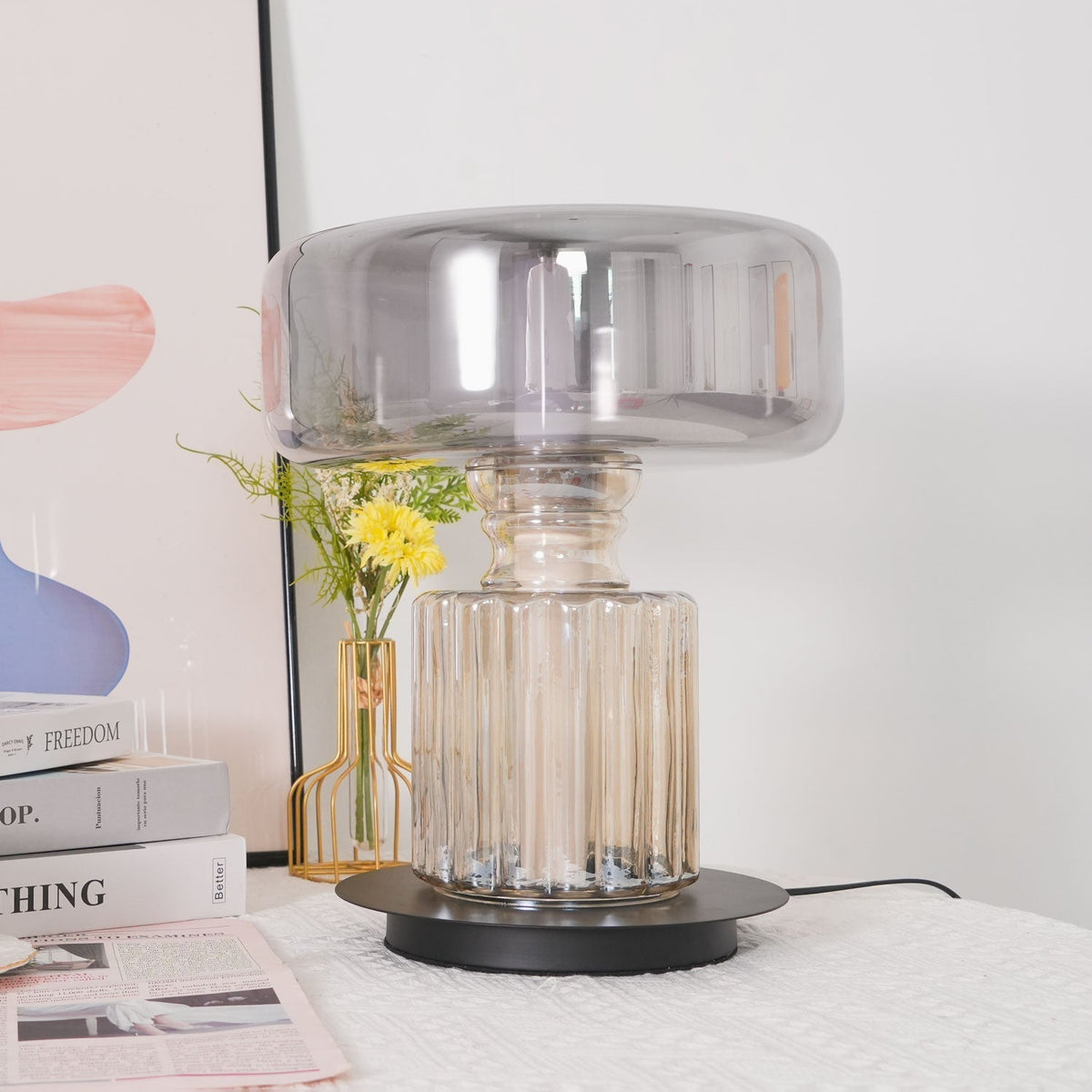 Svora modern bordslampa i glas