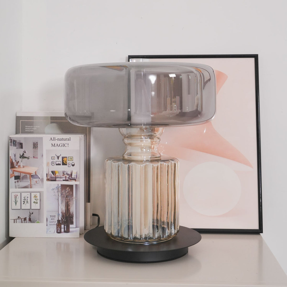 Svora modern bordslampa i glas