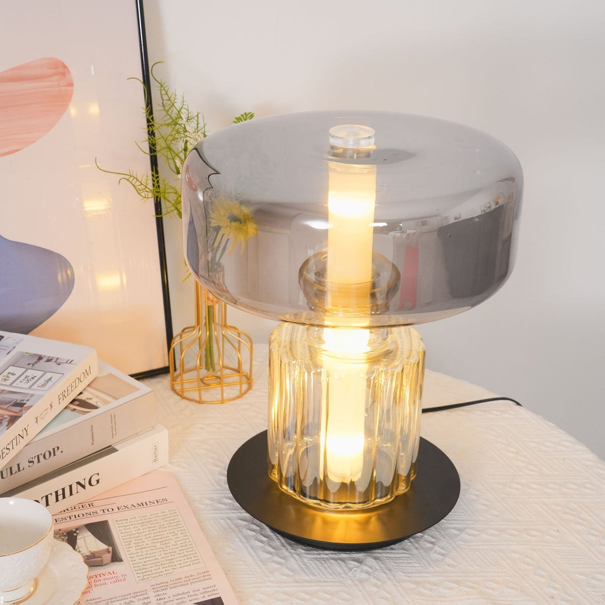 Svora modern bordslampa i glas