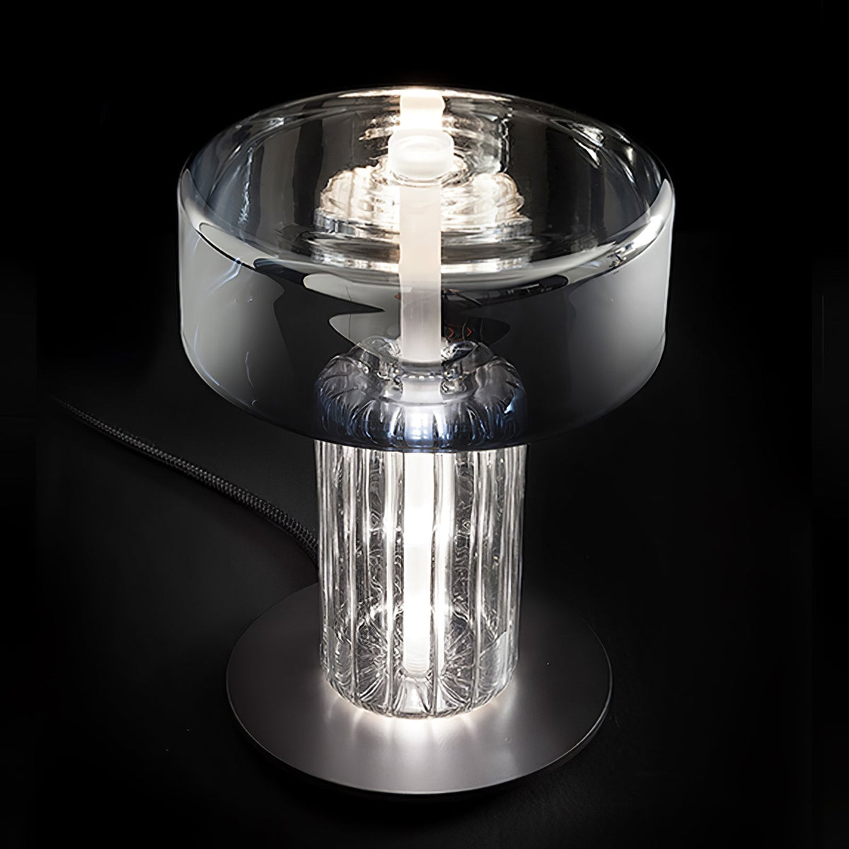 Svora modern bordslampa i glas