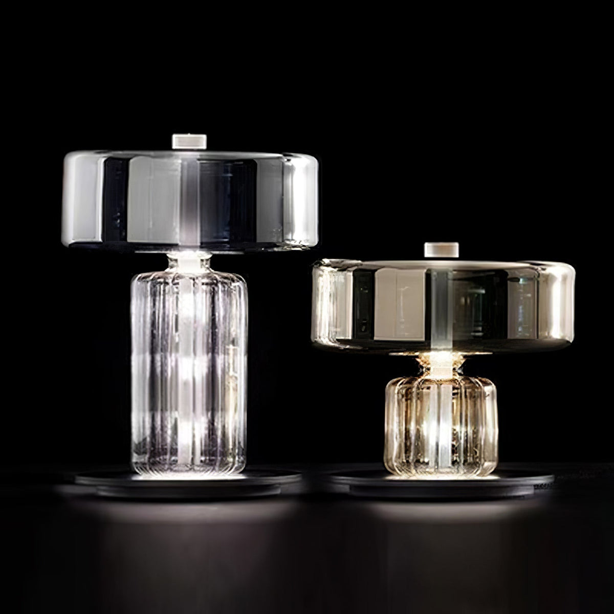 Svora modern bordslampa i glas