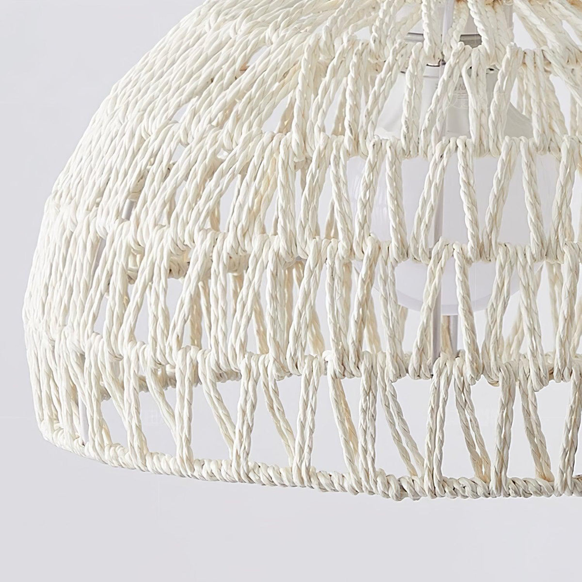 Calyran hengilampi úr rattan og við