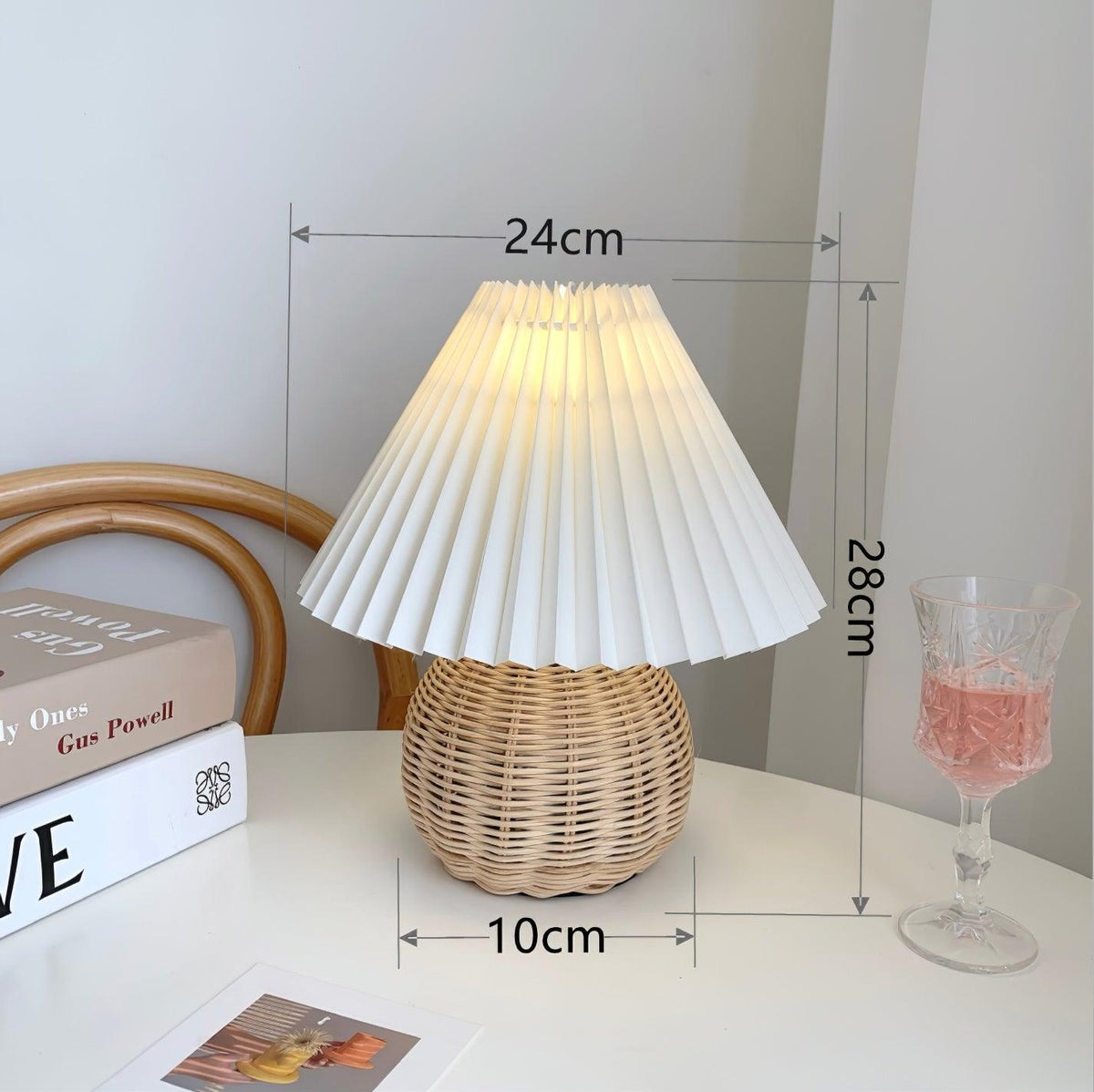 Ravuena borðlampi úr plíseruðu rattan