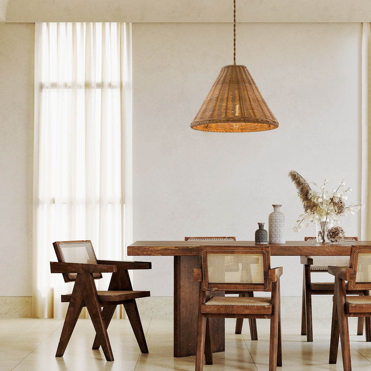 Pendel med rattanskærm og metalstel, kegleformet, naturlig minimalistisk