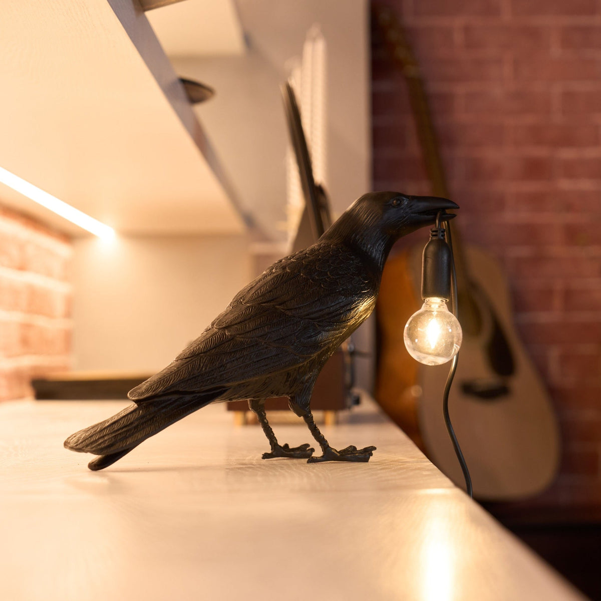 Evon fantasifull bordslampa i harts