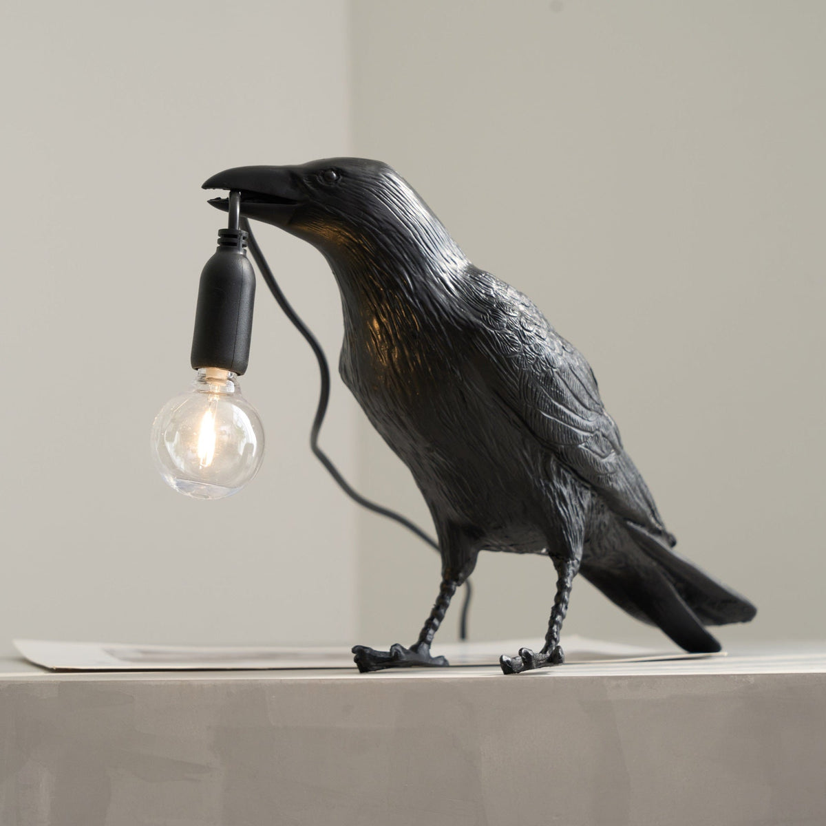 Evon fantasifull bordslampa i harts
